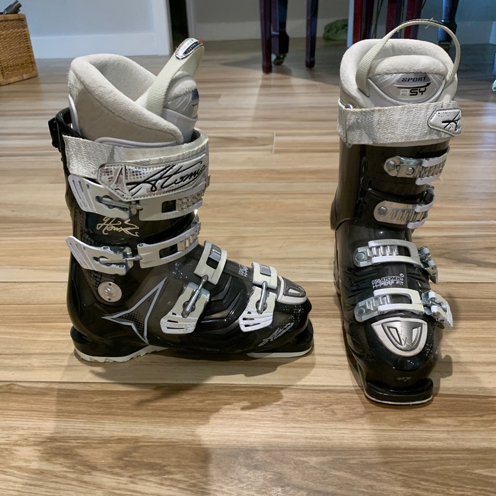 Women’s Ski Boots